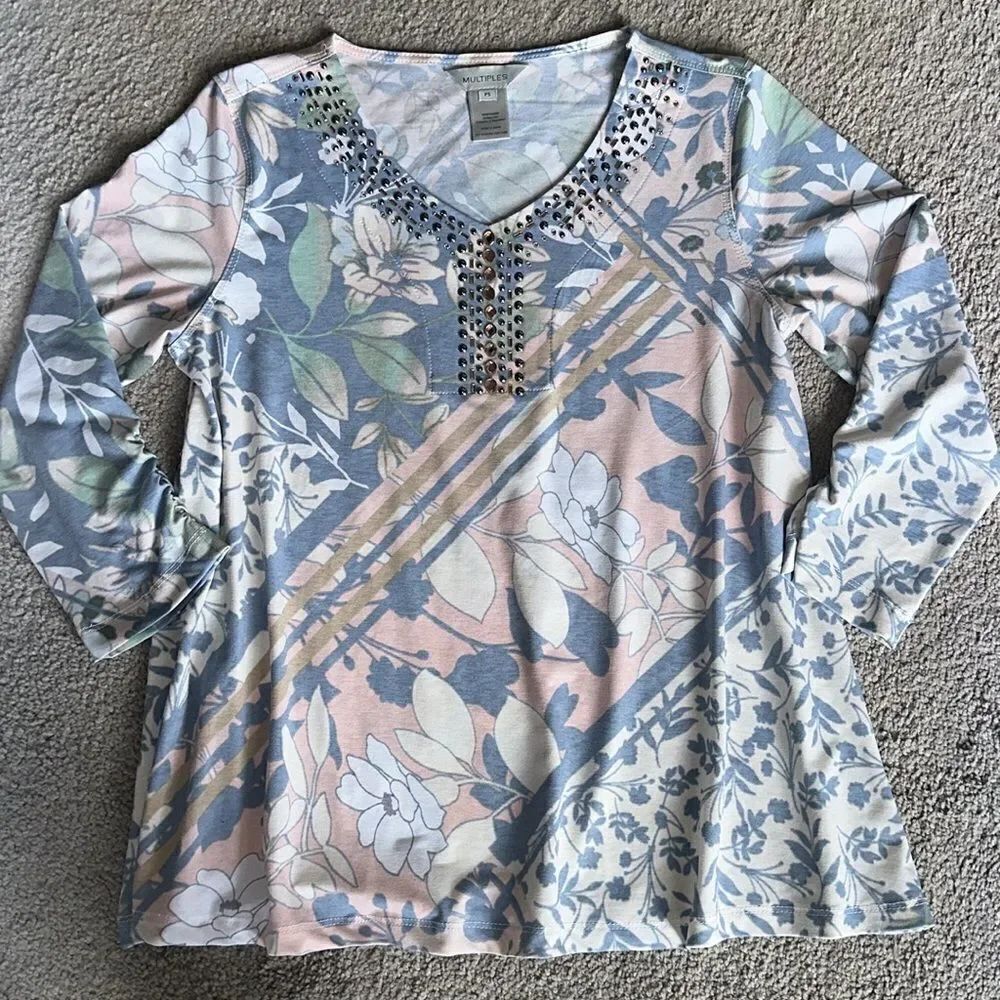 Multiples Pastel Floral Top! - Picture 10 of 10